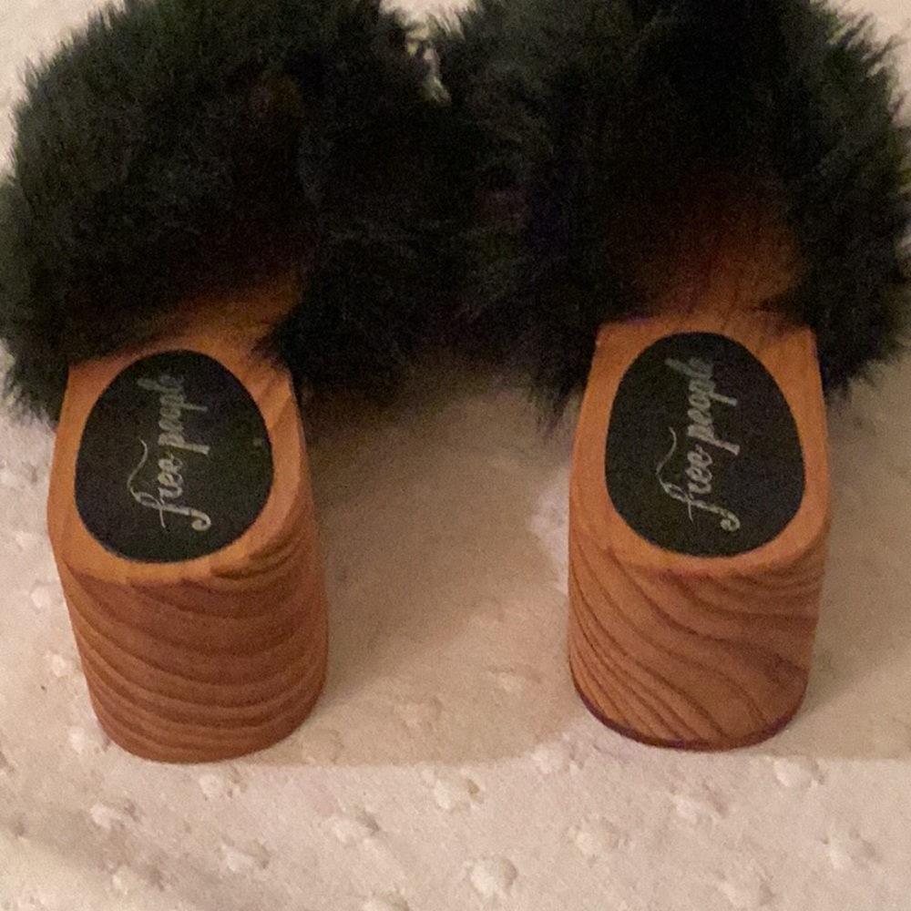 NNB Free people black faux fur & wood low heels sandals # 38/ 7.5 M - Picture 4 of 8